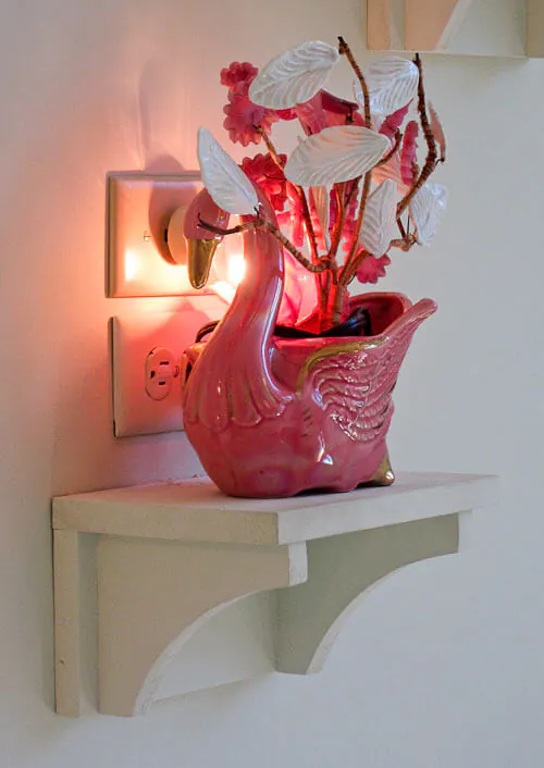 vintage-tv-lamp-wall-red-lion-inn-stockbridge