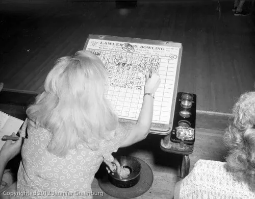 jennifer-greenburg-the-league-night-i-broke-200 the league night i broke 200