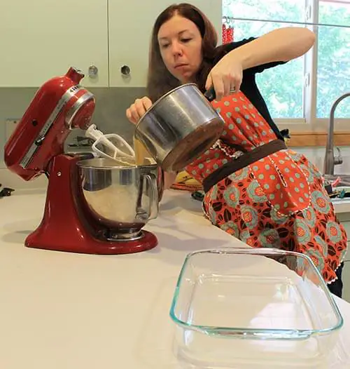 pour-syrup-into-bowl pour-syrup-into-bowl