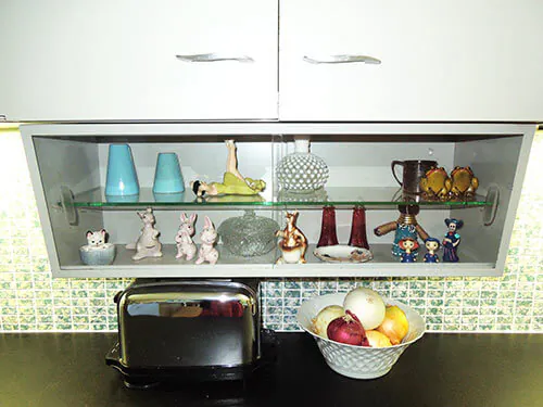 vintage-metal-kitchen-cabinets-display