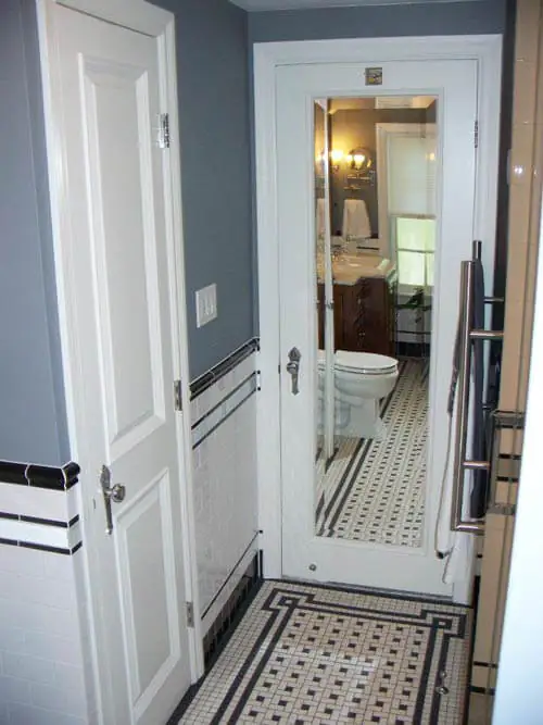 vintage-tile-bathroom mirrored door