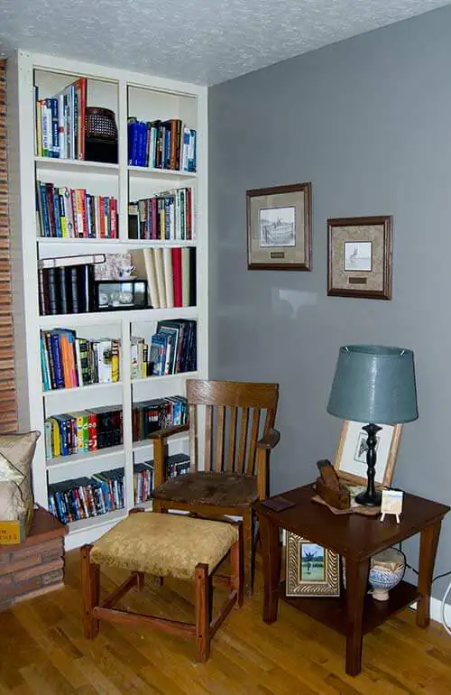 Built-in bookshelves Built-in bookshelves