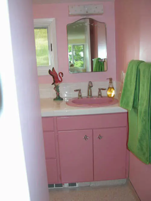 Pink-Bathroom-retro