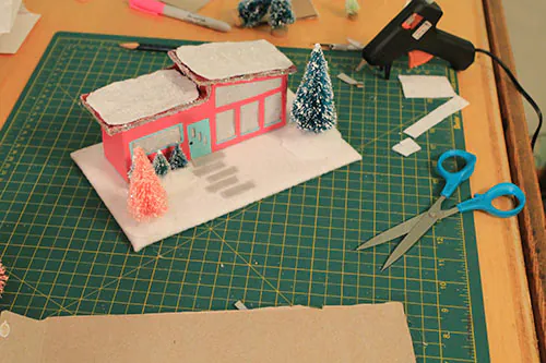 landscaped-yard-retro-christmas-house-model