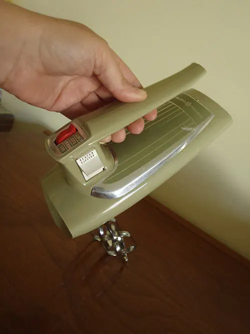 retro-GE-avocado-hand-mixer- retro-GE-avocado-hand-mixer-