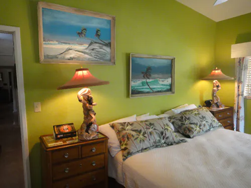 retro-tiki-island-bedroom