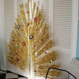gold-aluminum-peacock-tree