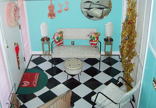 retro-entry-way-with-peacock-tree retro-entry-way-with-peacock-tree