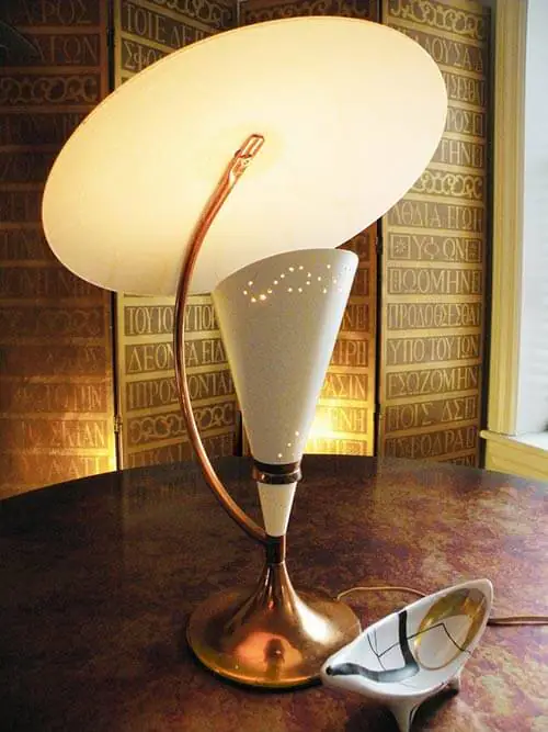 retro-ufo style table-lamp-from-canada