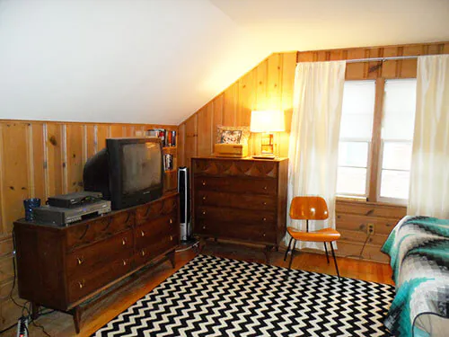 knotty-pine-with-broyhill-brasilia-bedroom