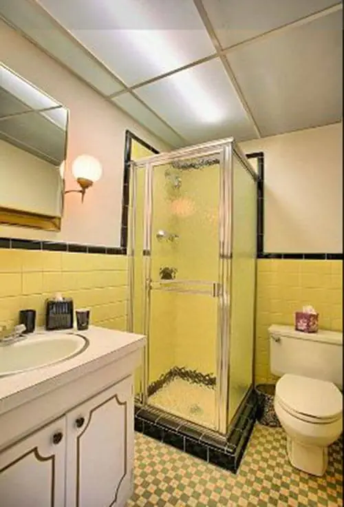 Yellow-and-black-retro-bathroom