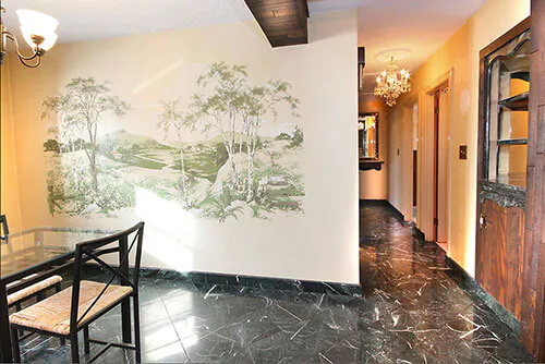 mid-century-dining-room-with-wall-mural