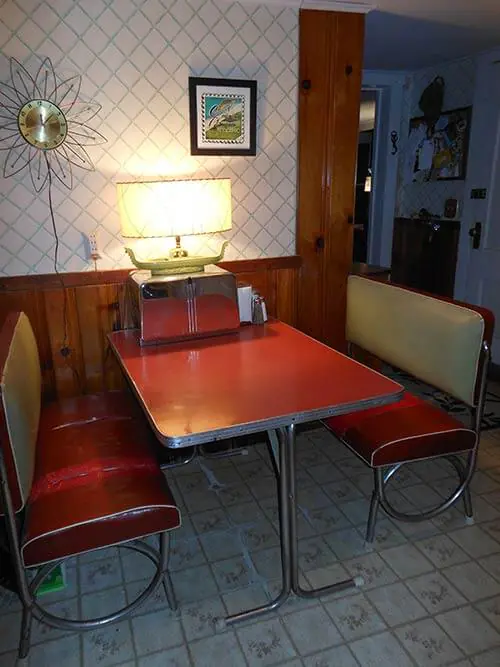 red-dinette-vintage-with-benches
