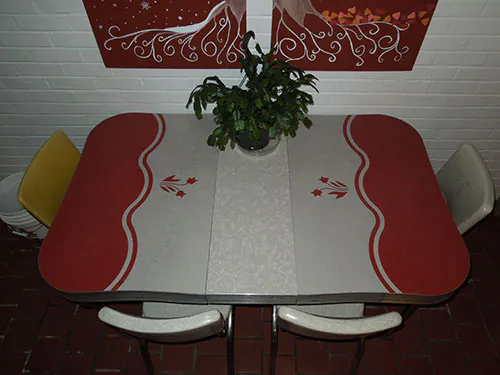 red-white-and-grey-cracked-ice-inlaid-dinette