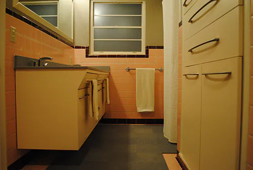 retro-remodeled-pink-and-grey-bathroom