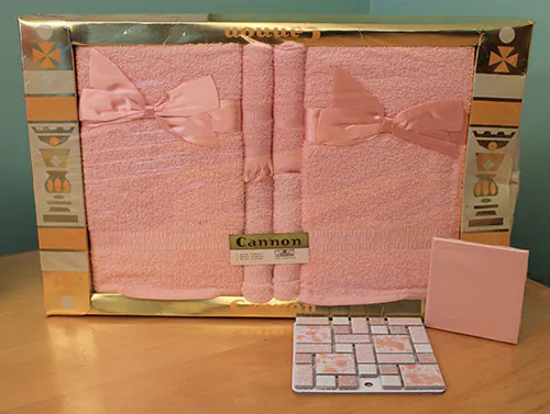 NOS-vintage-Cannon-bath-towels-pink