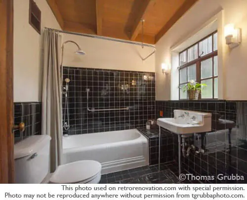 vintage-black-and-white-tile-bathroom