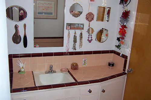 mid-century-vintage-tile-bathroom-countertop