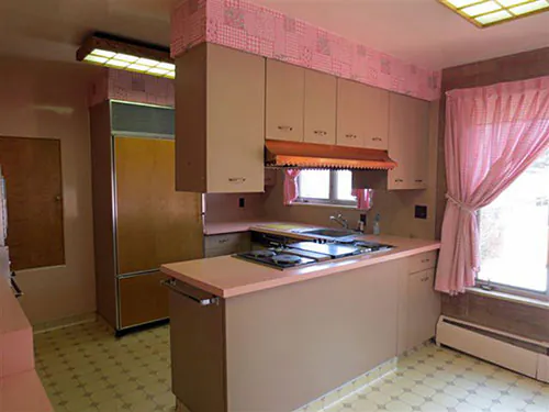 retro-kitchen-with-subzero-fridge