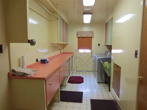 retro-laundry-room