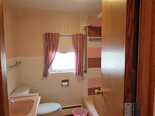 vintage-bathroom-pink-white-brown