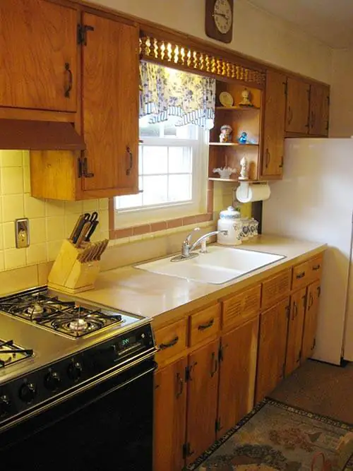 Mid-century-wood-kitchen-with-tile-backsplash
