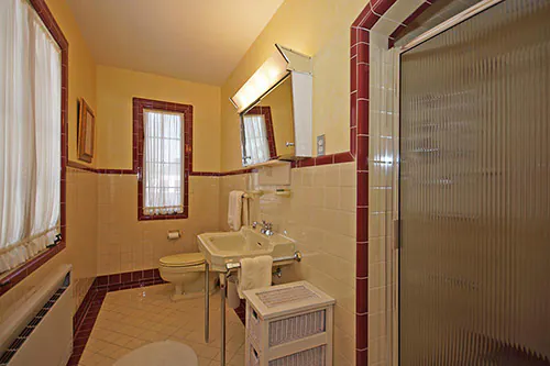 vintage-maroon-and-white-bathroom