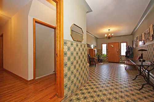 vintage-tile-pattern-in-entry-way