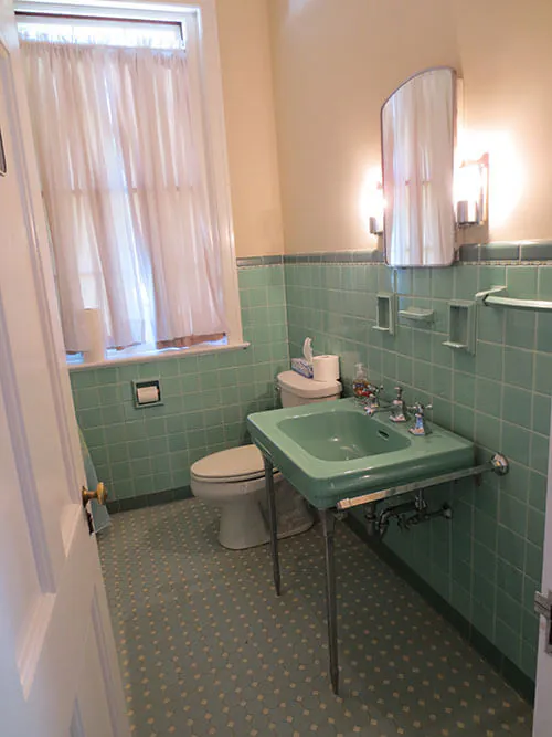 mint-green-retro-bathroom