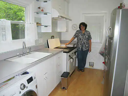 retro-modern-white-kitchen
