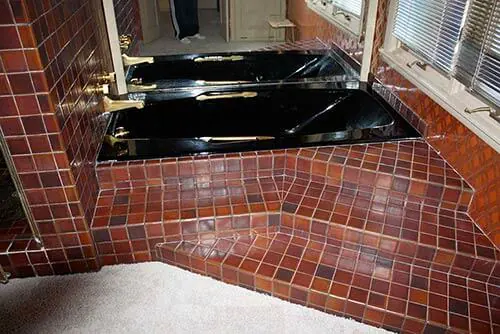 vintage-tiled-tub-area