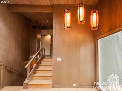 Entry-way-retro
