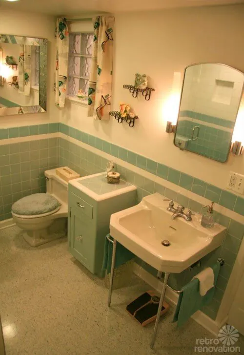 vintage-blue-bathroom
