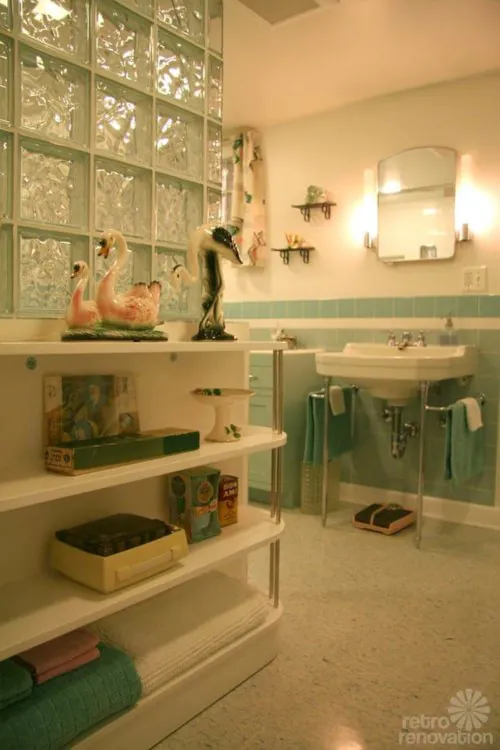 vintage-bathroom-blue