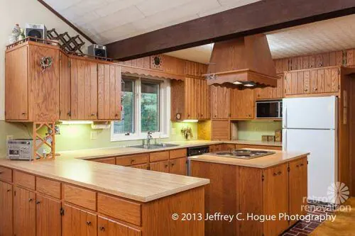 retro-wood-panelled-kitchen