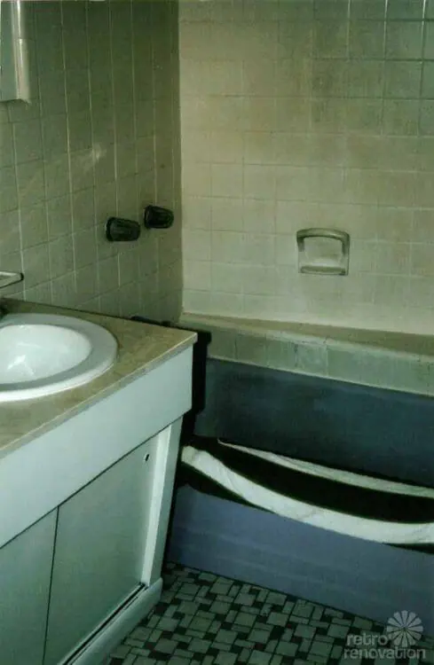 vintage-bathroom-before