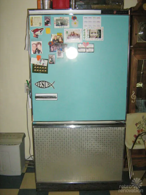 vintage-turquoise-refrigerator
