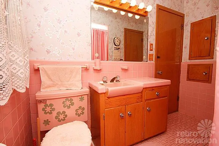 retro-pink-bathroom
