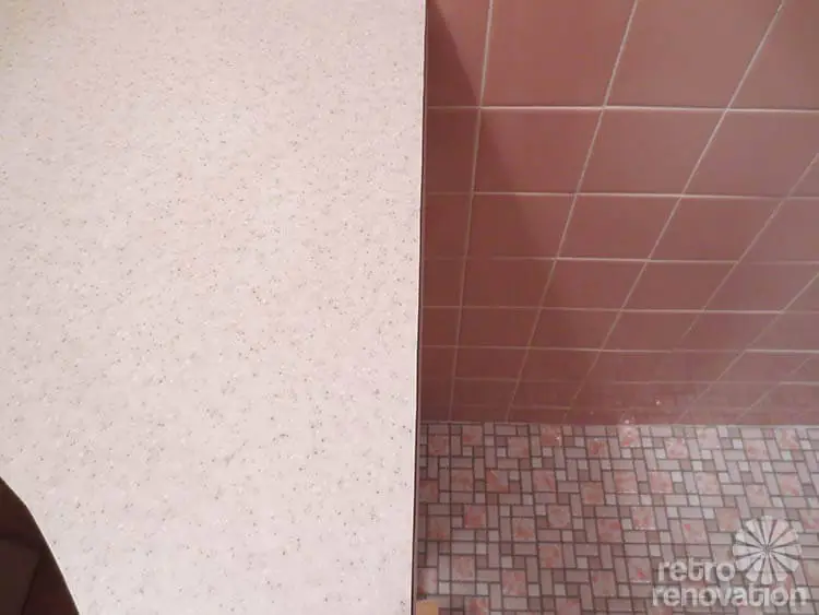 Pionite-laminate-counter-pink-bathroom