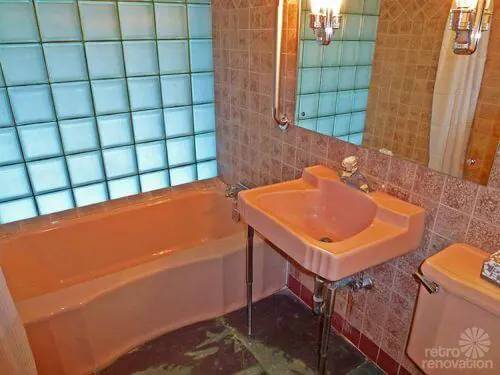 vintage-pink-bathroom-tub