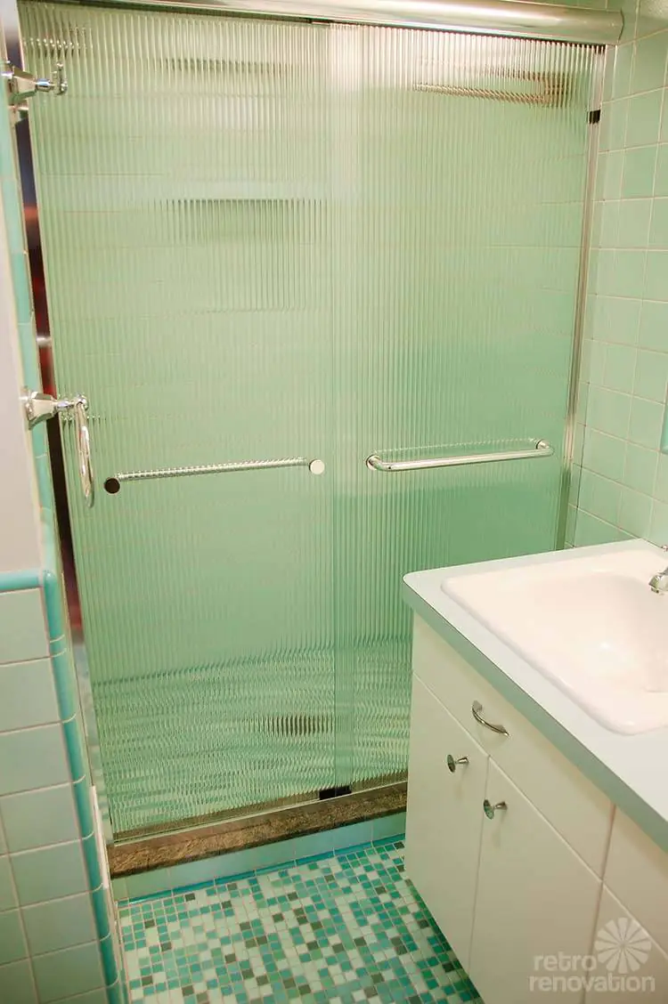 retro-modern-shower-doors