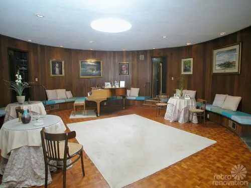round-living-room-retro