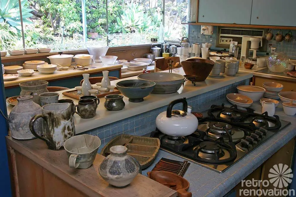 mid century ktchen mid-century-dishes-in-kitchen