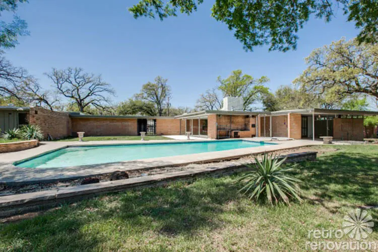 gorgeous swimming pool for a mid century house