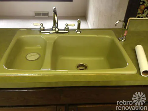retro-avocado-kitchen-sink