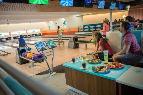 retro-style-bowling-alley
