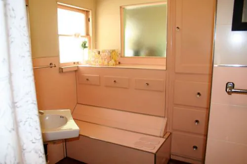 vintage-pink-bathroom
