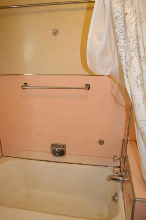 vintage-pink-paneled-tub