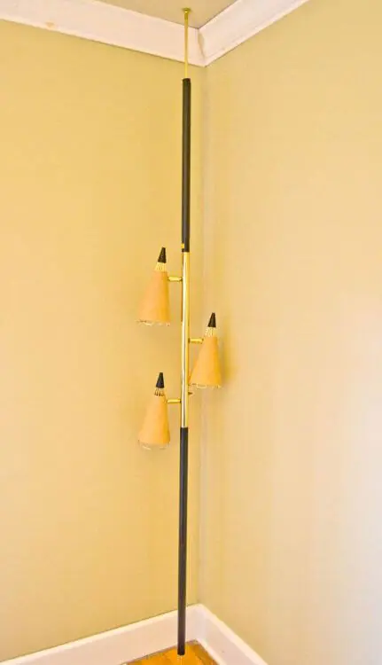 mid-century-retro-pole-light