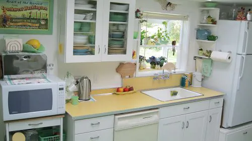 vintage-kitchen-white-and-yellow